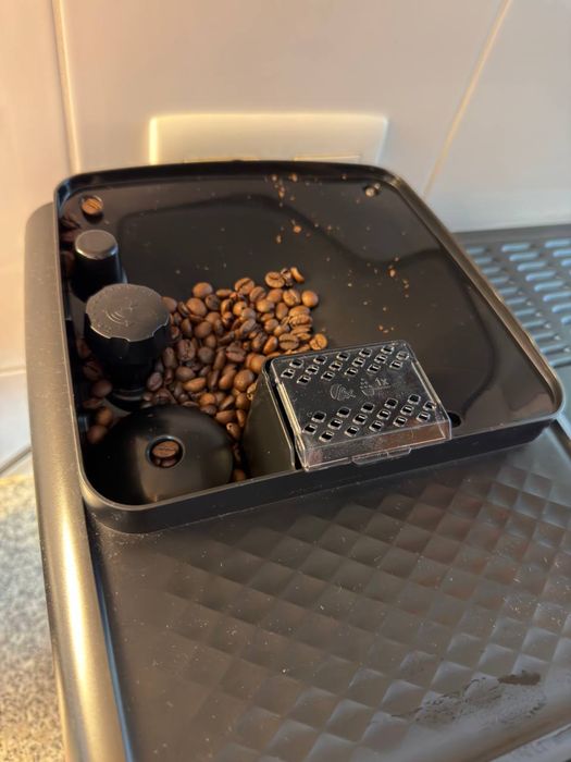 Máquina de Café Automática Philips Série 2200 / 1200 (Grãos / Café Moído)