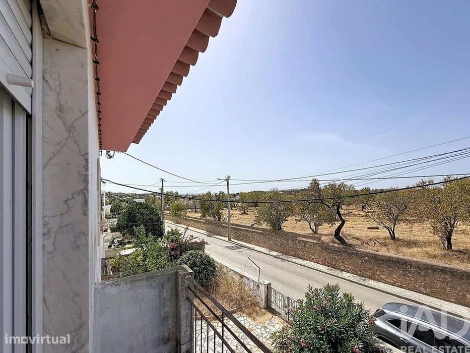 Casa / Villa T4 em Mexilhoeira Grande de 126 m2