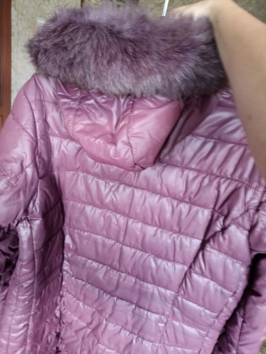 Зимова жіноча куртка