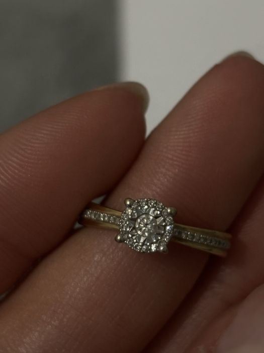 Pierścionek zaręczynowy