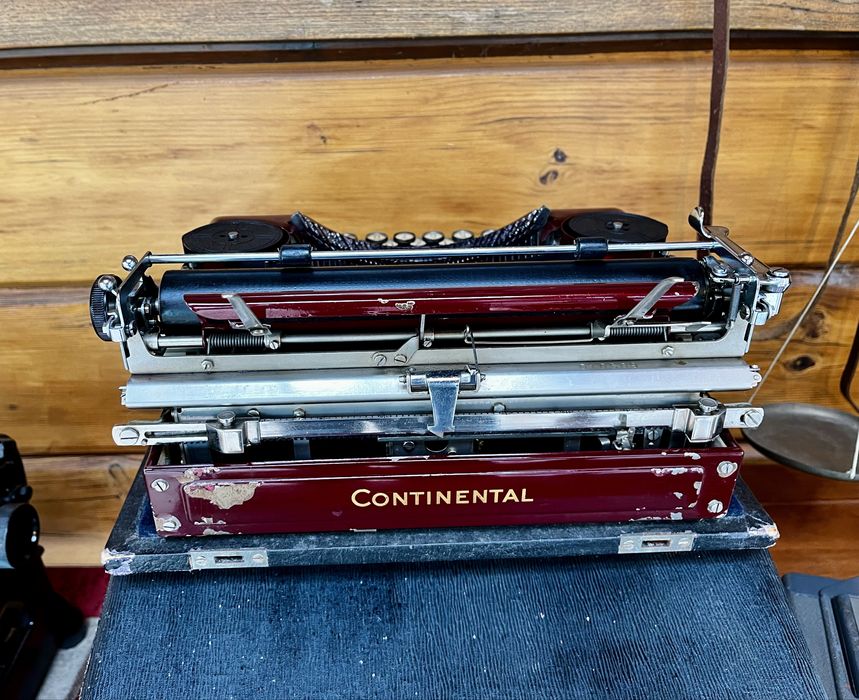 Antiga maquina escrever continental klein