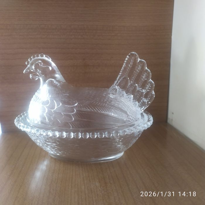 Szklaną kura - szkatułka.