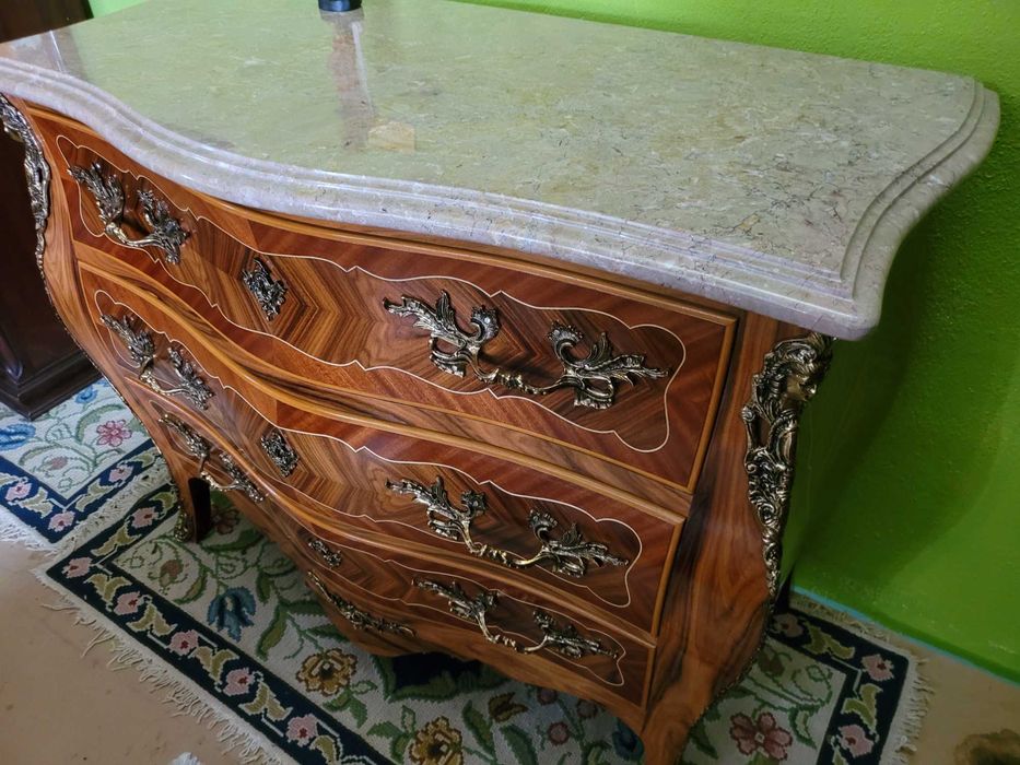 Lindíssima cómoda estilo Luís XV - óptimo estado