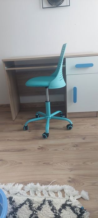 Biurko i krzesło obrotowe