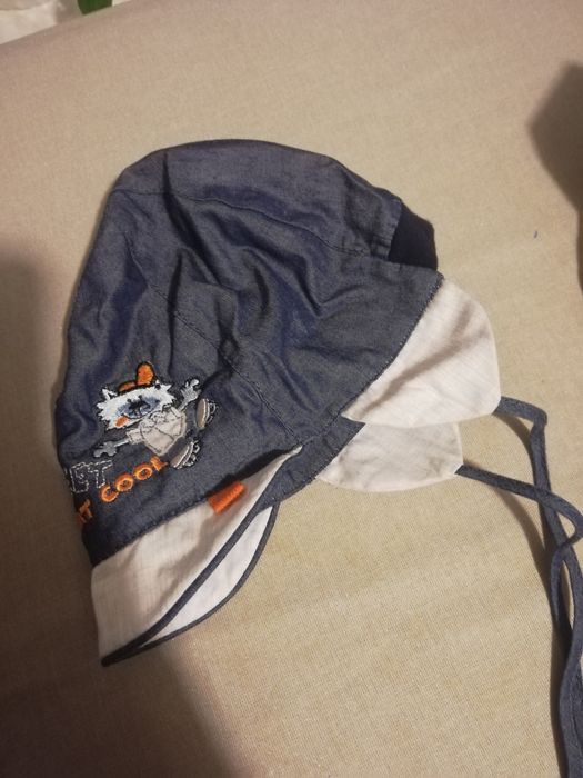 Czapka chłopięcą 45 granatowa z daszkiem