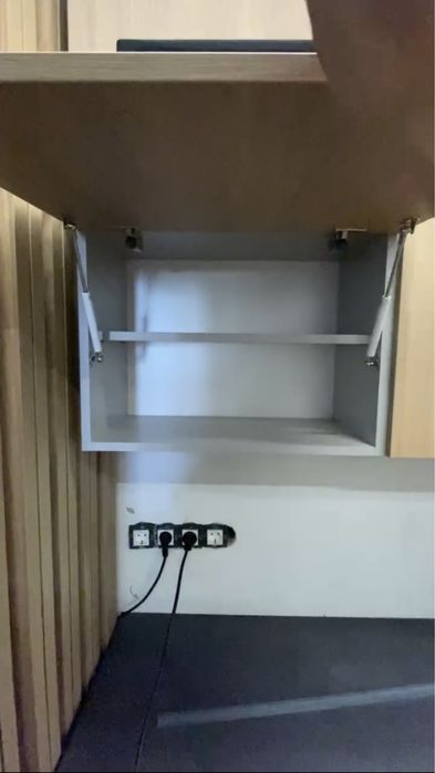 Кухня , майже нова