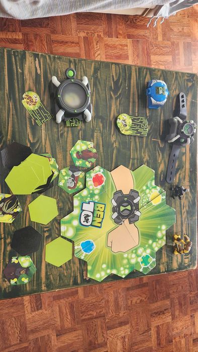 Jogo Ben10 com relógio Omnitrix – usado, sem caixa