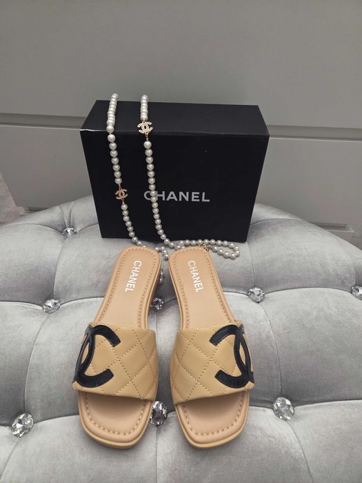 Klapki beżowe chanel