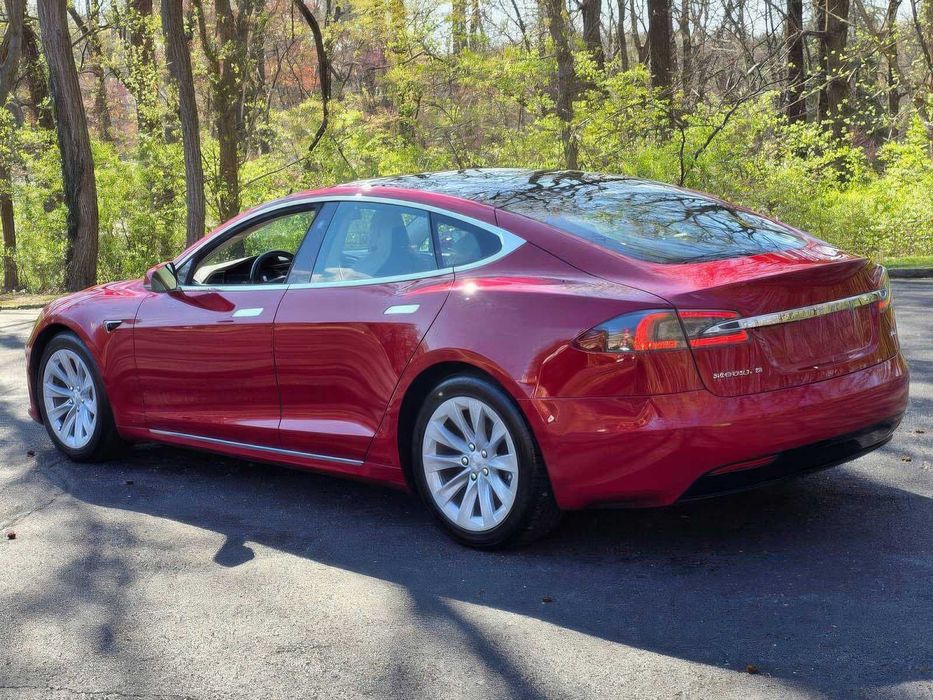 Tesla Model S      2018