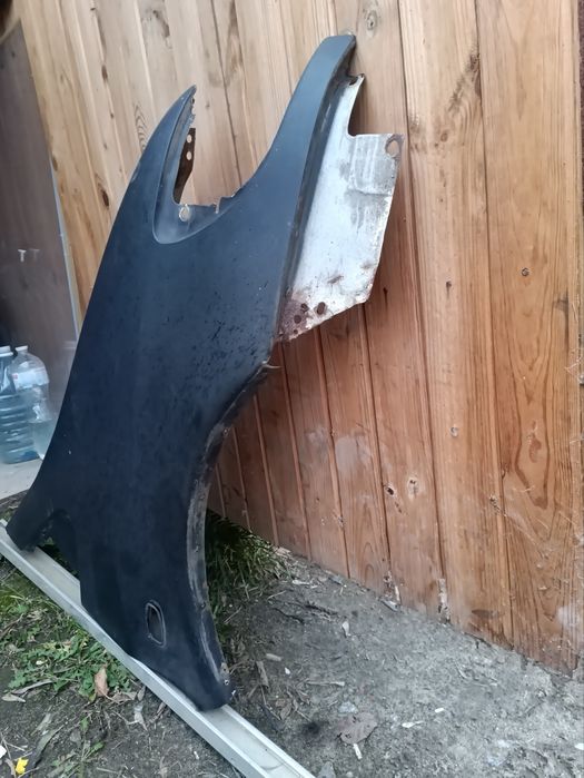 Крило переднє праве