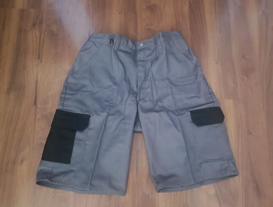 Jaqueta (20€) e bermuda (14€) de trabalho para homem da REINDL