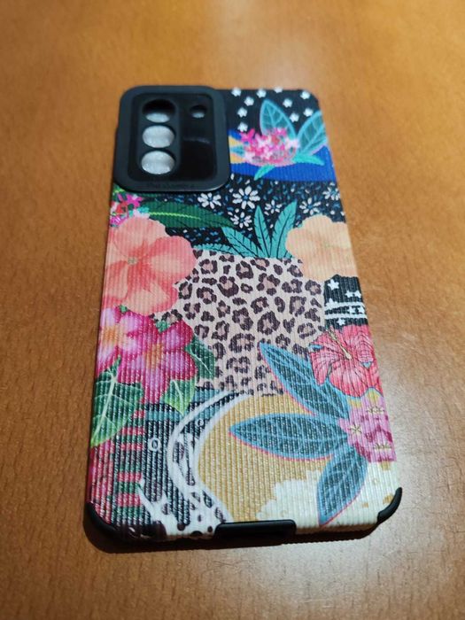 Phone case with designs. New.64564274155393124