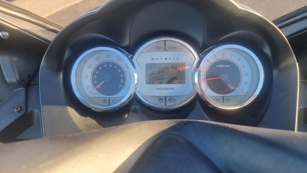 Peugeot satélis 500