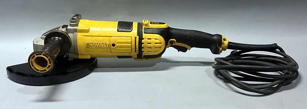 DEWALT DWE4579-QS – szlifierka kątowa 230 mm / 2600 W