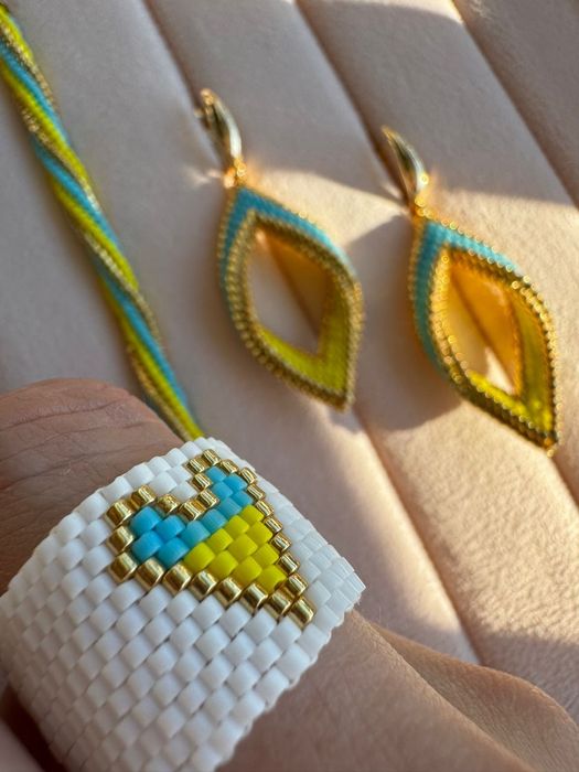 Патріотичний набір з бісеру ручної роботити

Патріотичний набір з бісе