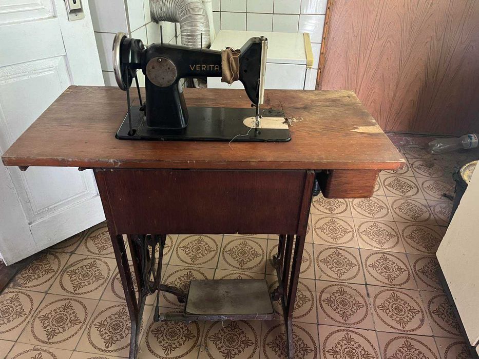 Продам швейну машинку Veritas