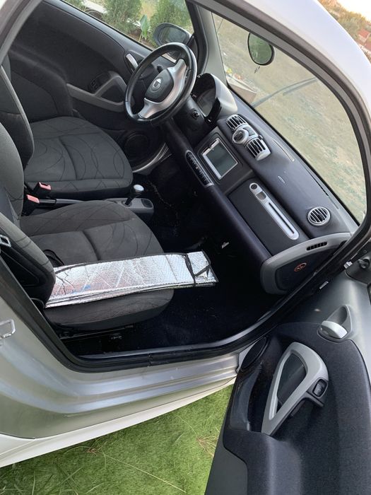 Vendo smart fortwo 2013 exclusivamente para pecas , vendo inteiro atencao carro vai sem documento so para pecas