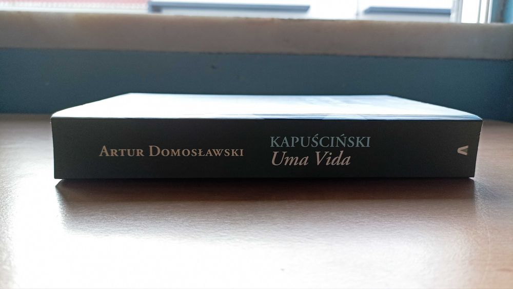 Livro "Kapuscinski: Uma Vida" de Artur Domoslawski