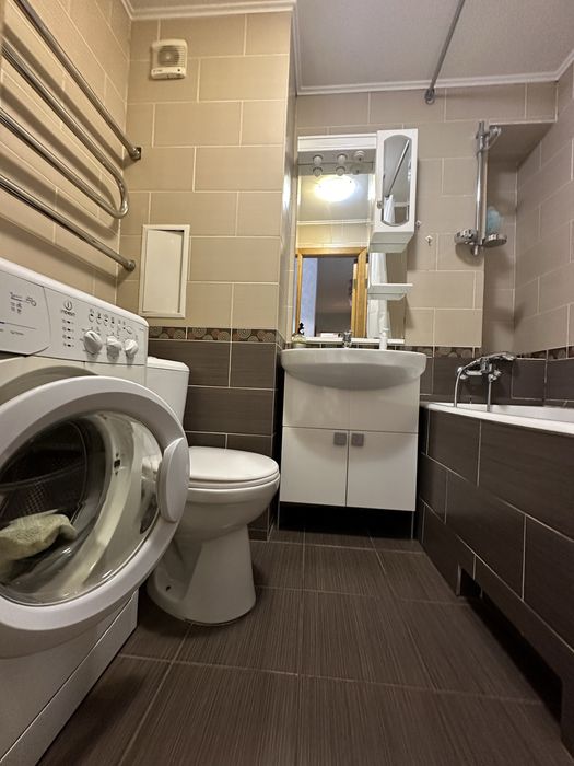 ВОКЗАЛ 2 хвилини пішки! низький поверх. 2-во кімнатна квартира