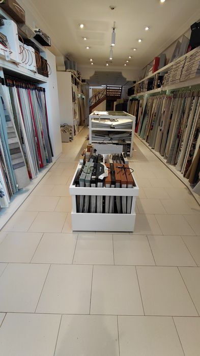 Caixa p/catalogos tecidos/papel parede c/ rodas 60x45x50h lacado branc