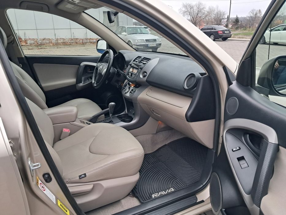 Продам Toyota  RAV 4. 3.5 мотор