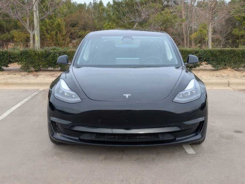 Tesla Model 3      2023