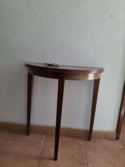 Mesa de apoio semicircular