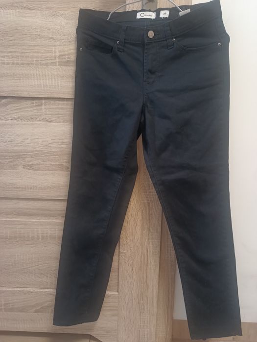Damskie czarne klasyczne jeansowe spodnie marki Cubus 38/M