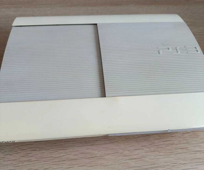 PlayStation 3 (PS3) Super Slim Branca 500GB