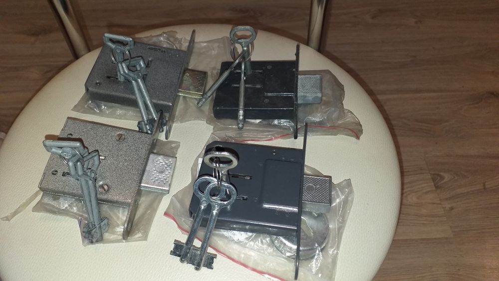 Продам врезные замки с длинным ключом.