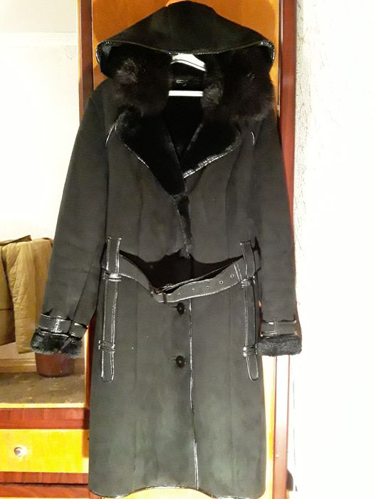 Зимова дубленка в гарному стані .