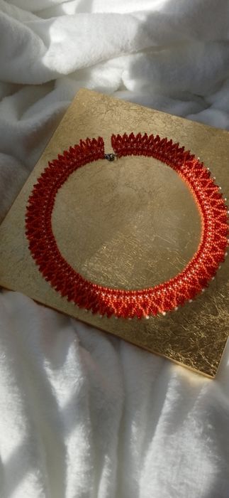 Novy naszyjnik czerwony z białym koraliki toho