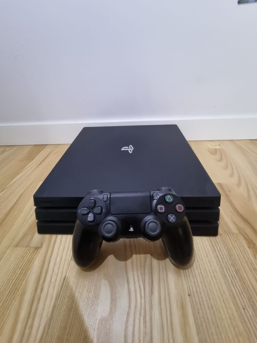 Ps4 Pro z oryginalnym padem bdb stan
