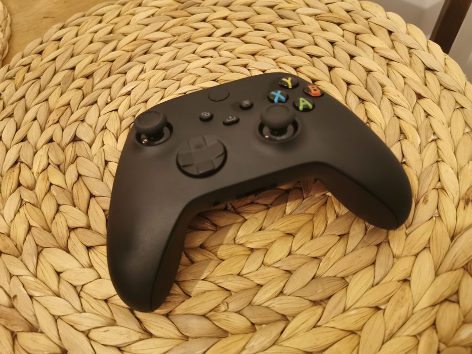 Xbox series S 512 GB z padem w idealnym stanie