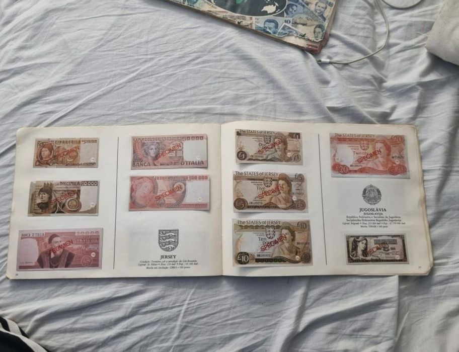 Coleção Cadernetas Antigas de Notas de Vários Países faltam notas