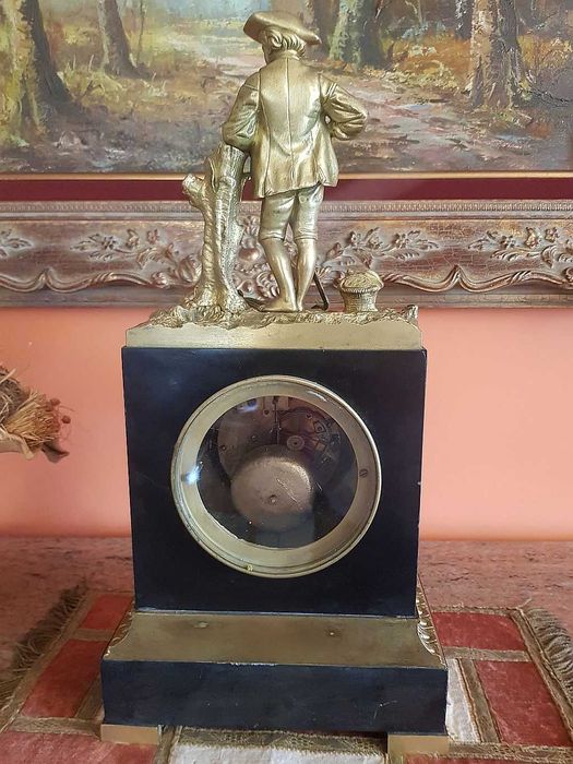 Francuski, stojący zegar kominkowy Empire - brąz.