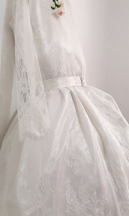 Vestido exclusivo todo em renda e seda branco pérola novo