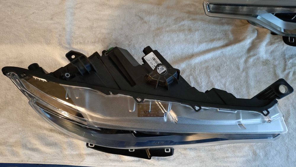 Maserati Levante full LED lampa prawa przód EU kompletna