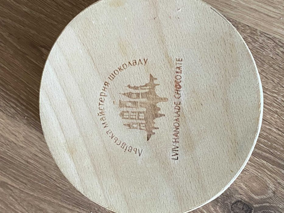 Коробка деревянная .