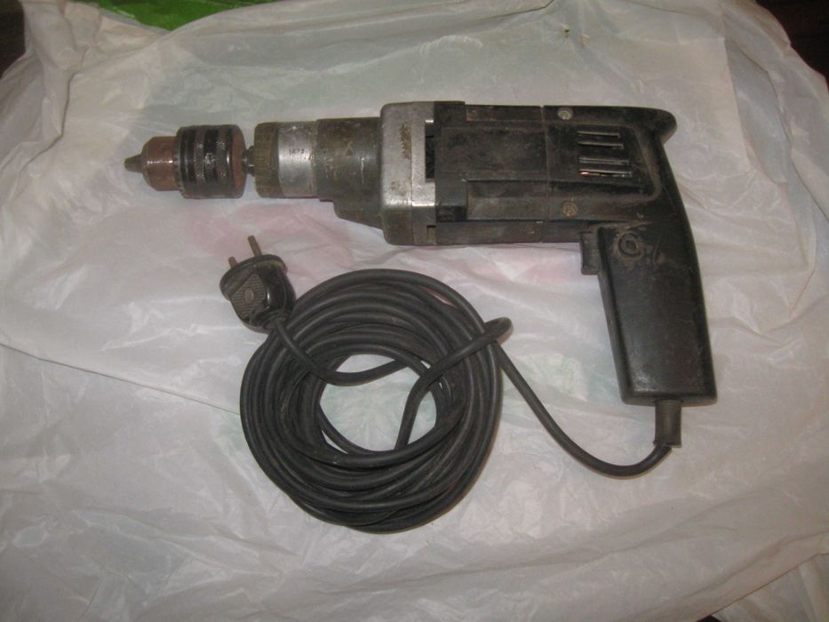 Три дрели большая  средняя   и малая. Дисковая пила Латвия.