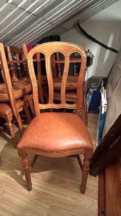 10 Cadeiras de Sala de Jantar – Bom Estado