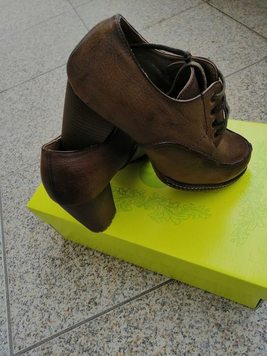 Sapatos salto alto Camel 36 com atacadores