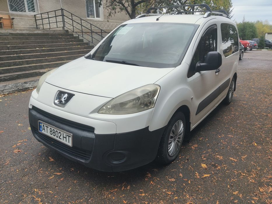 Авто Пежо Партнер Peugeot Partner 2010 рік