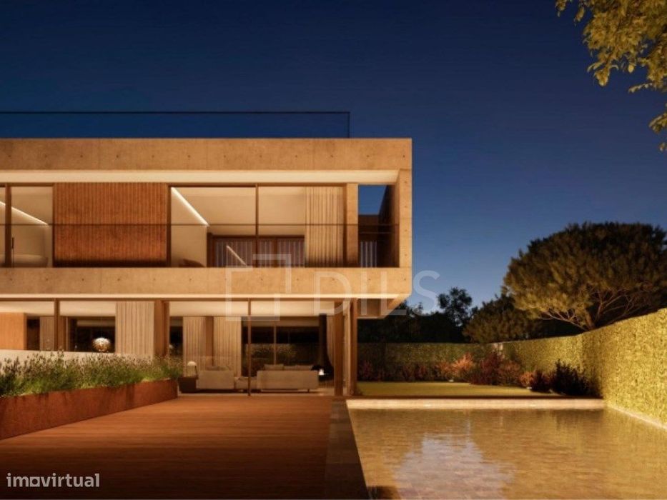 Moradia T4 Cascais e Estoril, em construção com amplo terreno
