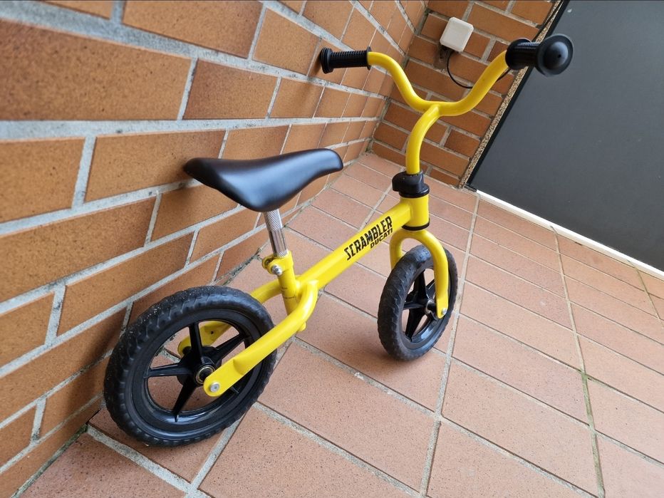 Chicco First Bike Bicicleta sem pedais
