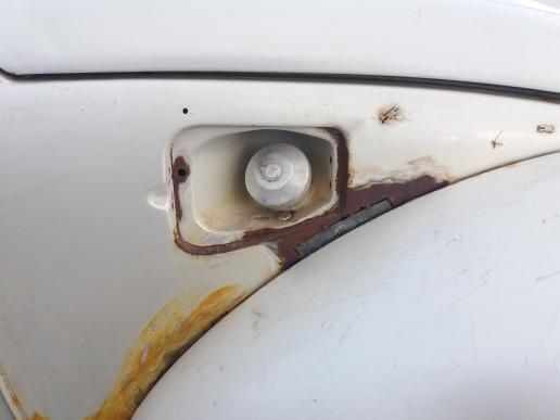 VOLKSWAGEN 1300L Carocha Branco com todas as peças dentro do carro (com teto de Abrir)