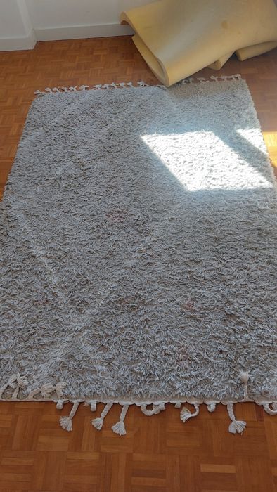 Carpete bege e branca