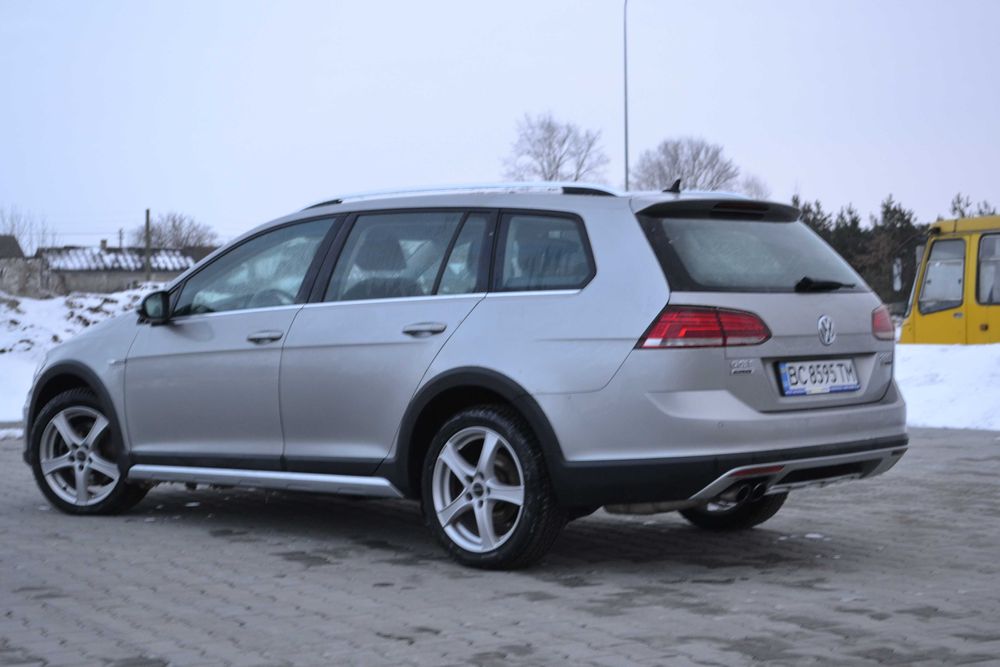 Фольксваген гольф 7 АЛЬТРАК мотіон повний  привід