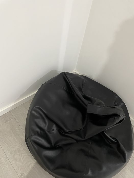 Puff preto formato pera