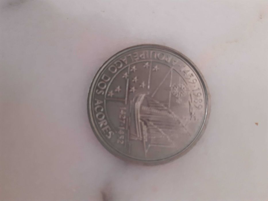 3 Moedas comemorativas cem escudos, anos 80 e 90, excelente estado